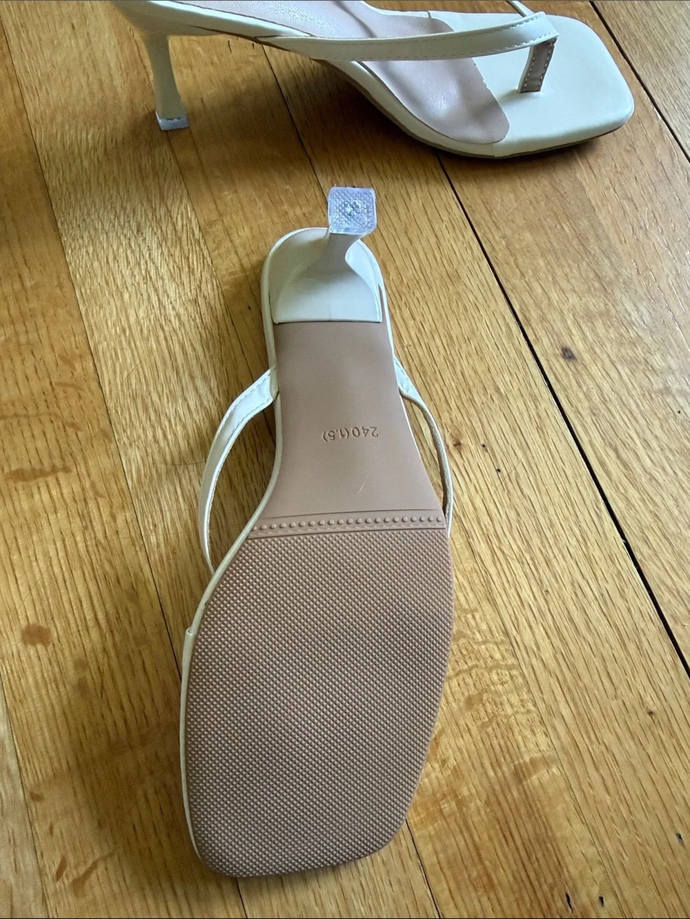 Women's Ivory Square-Toe Kitten Heel Thong Sandals - Picture 3 of 5